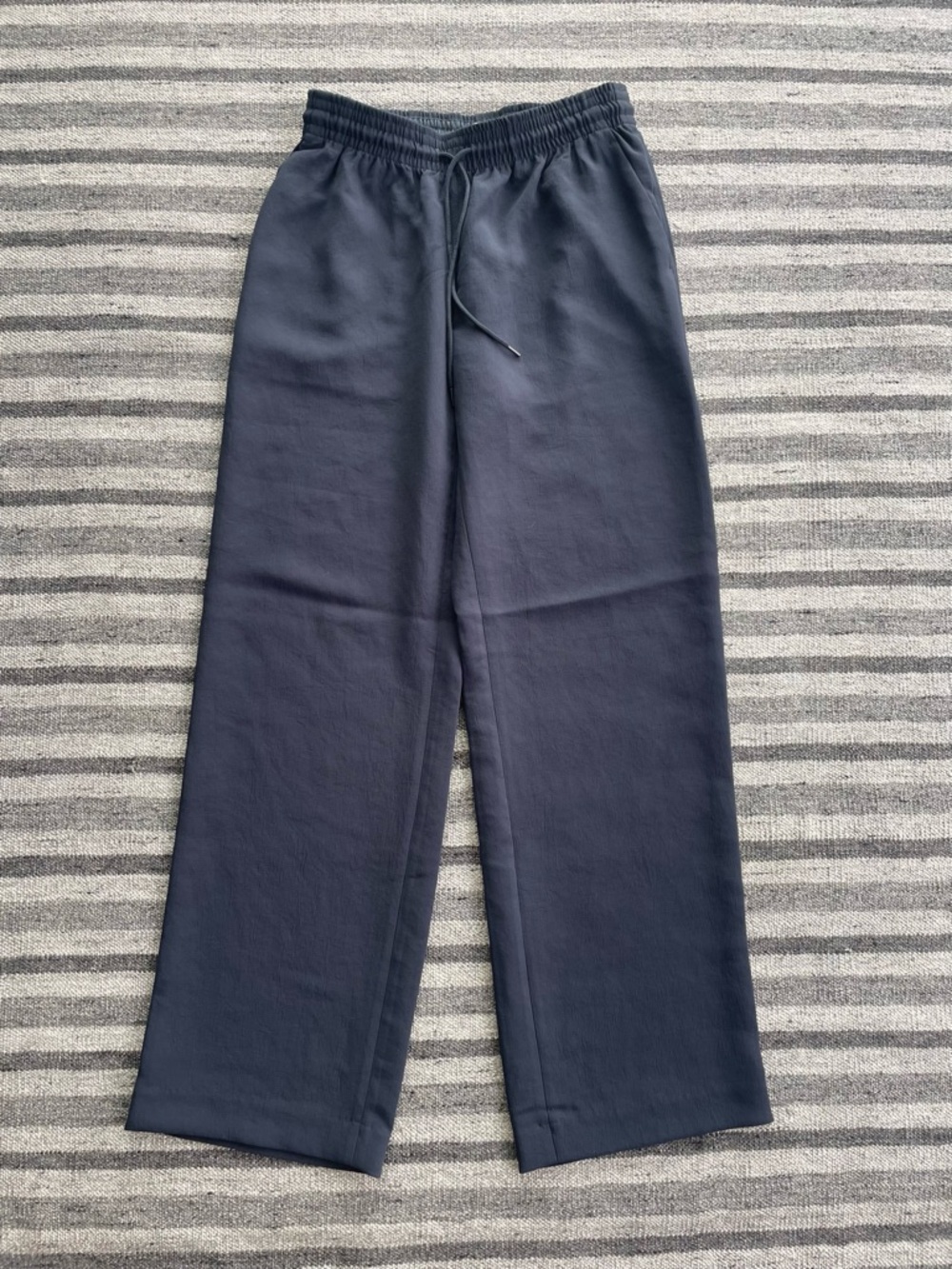 Aritzia Wilfred Thesis Crepette Wide-Leg Pants - navy - small - Picture 3 of 4